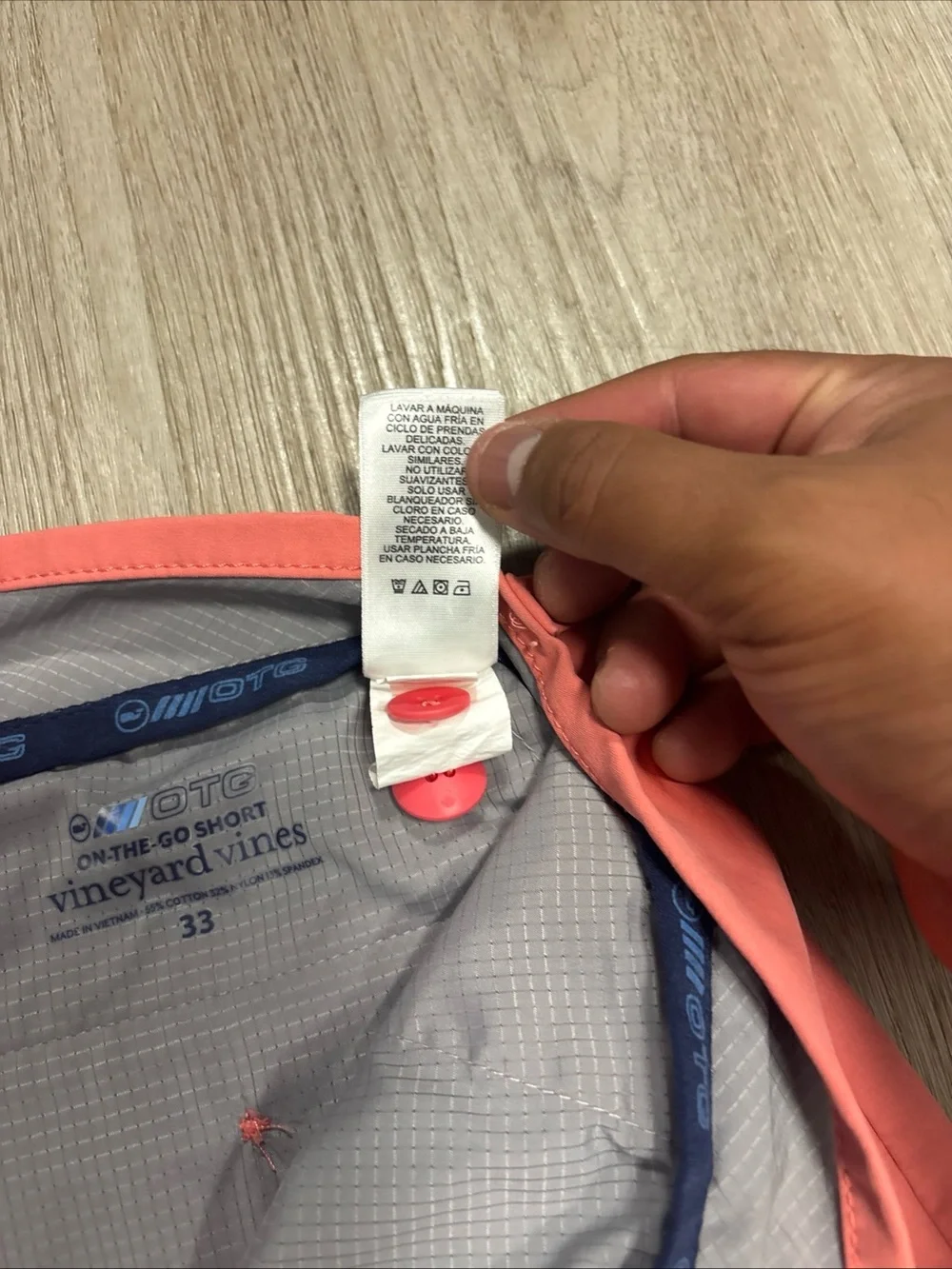 Vineyard Vines On-The-Go Shorts Mens Sz. 33 Salmon Performance Casual Golf Chino